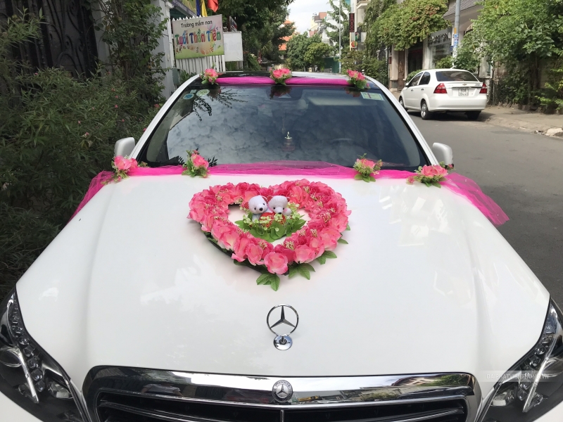 Ưu Điểm Vượt Trội Khi Thuê Xe Hoa Cưới 4 Chỗ
